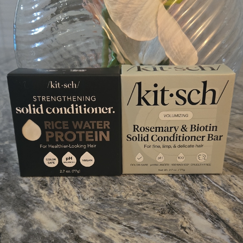 Kitsch Solid Conditioner Bars in Black and Cream